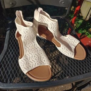Lace sandals, cream color, women's size 13, American Eagle by Payless